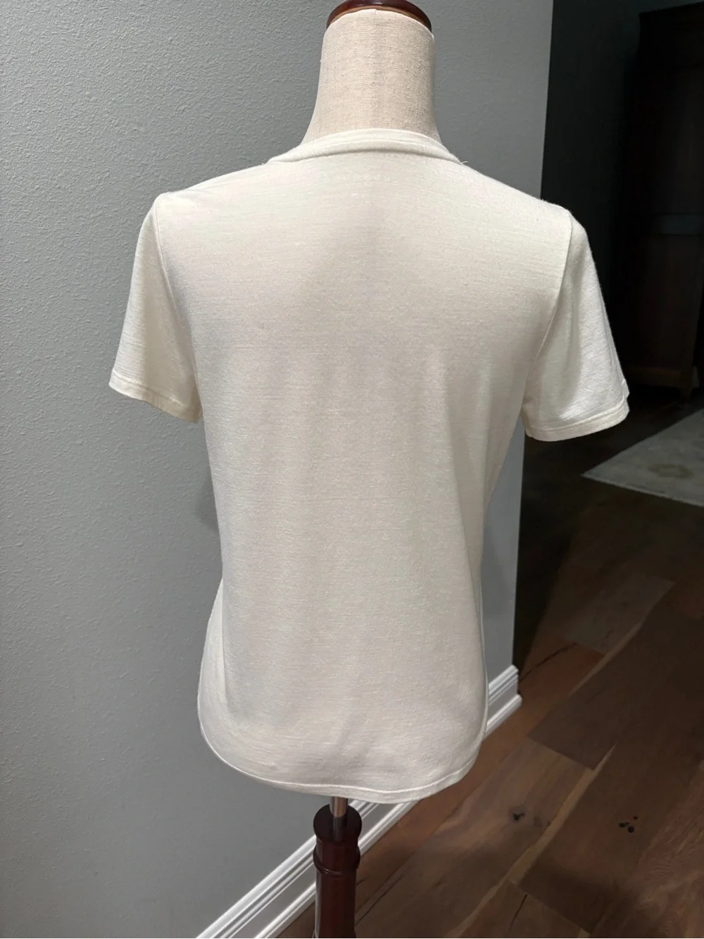 Travel Classic V-Neck Short Sleeve Top in Cream - Picture 5 of 8